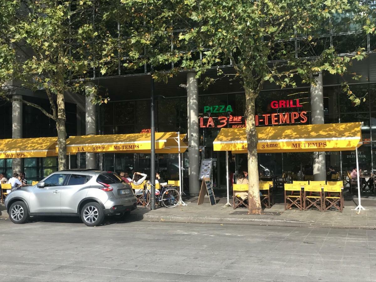F2 Paris 10Eme Gare Du Nord - Stade De France - Parking Сен Дени Екстериор снимка